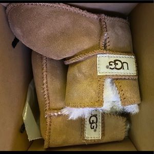 UGG Unisex Erin Bootie size small (6-12months)